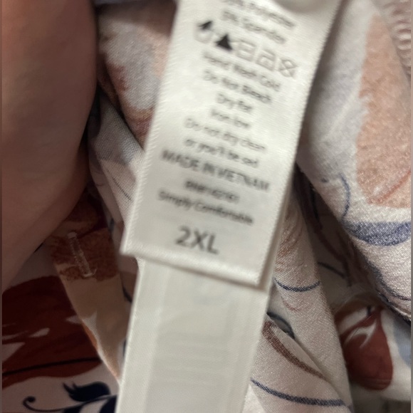 Floral button down top 2XL - Picture 4 of 5